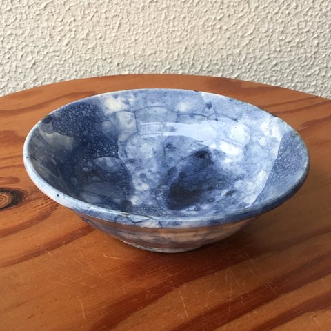 藍の緩リム小鉢