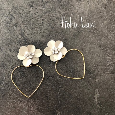 グレージュフラワー ハートフープ♡ ピアス  イヤリング