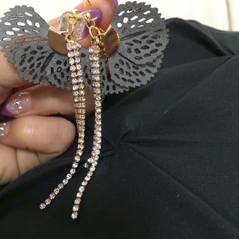 レースタッセルの蝶々🦋グレーピアス/イヤリング