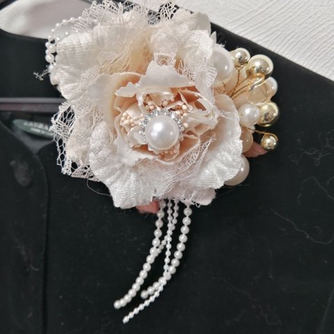 期間限定値引き　コサージュ🌸エクリューの薔薇　Corsage Rose　　入学入園　卒業　結婚式