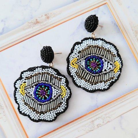 おっきーーい目のビーズ刺繍ピアス