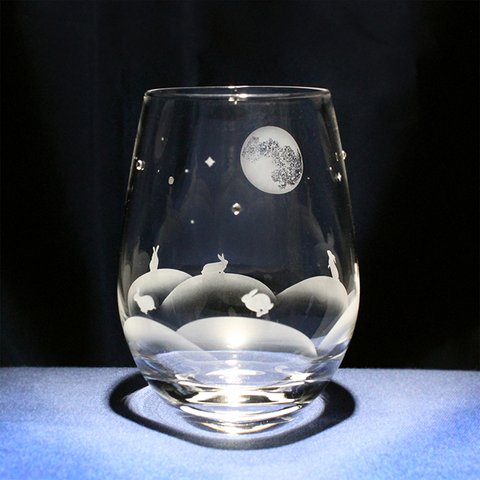【月夜が楽しいうさぎたち】うさぎモチーフのタンブラーグラス ★名入れ加工対応品（有料）