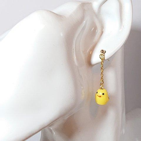 可愛い💕小さいひよこ🐤の揺れるピアス(イヤリング)