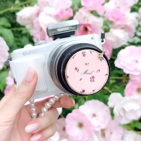 カメラのレンズキャップ紛失防止♡アクセサリーのようなレンズキャップストラップ/ピンク・バラ・花柄