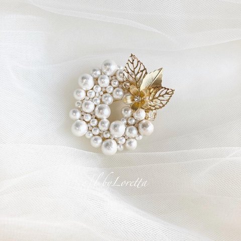 Leaf flower × quartz cotton pearl volume circle brooch