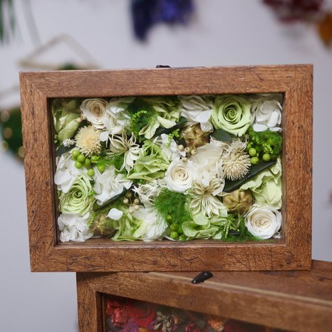 preserved flower arrangement/wood box