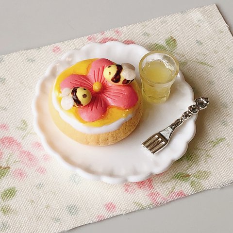 ミニチュア ケーキ 春 かわいい みつばち ケーキ はちみつ ドリンク