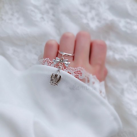 crown & ribbon ring