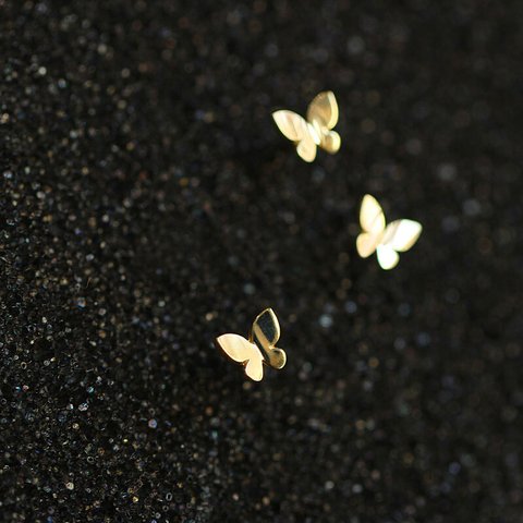 ミニピアス /ノンホールピアス　シルバー925　蝶々　バタフライ　小ぶり　小さい　　新作　普段使い　セカンドピアス