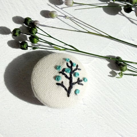 green＆black木のあるシンプル刺繍のブローチ