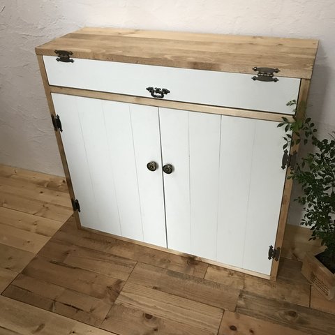 cabinet H70 W75.8 