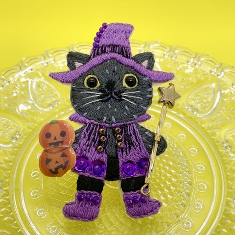 ハロウィンスタイル黒猫くん の手刺繍ブローチ