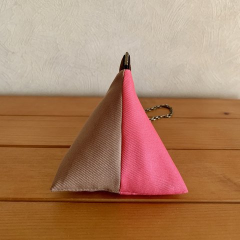 三角テトラポーチのキーケース〈ピンク×モカベージュ×チョコレート〉