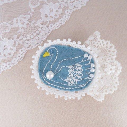 白鳥＊刺繍レースブローチ