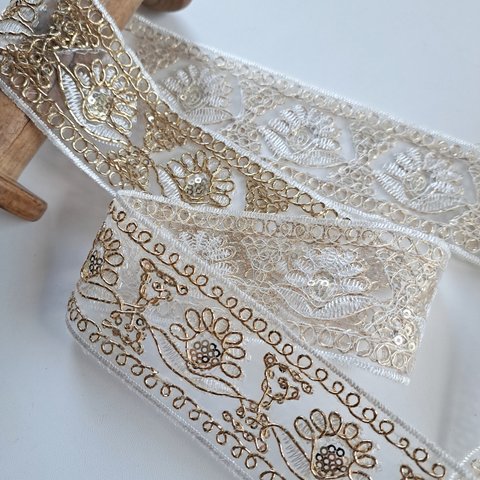 オーガンザ刺繍　リボン　レース　エスニック　ホワイト　ゴールド　チュール