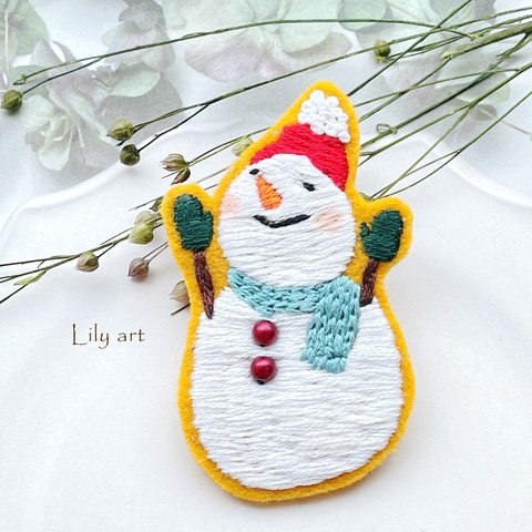 雪だるまさんのあったか刺繍ブローチ