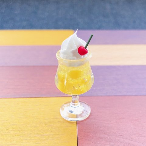 今日の喫茶店＊パイナップルゼリー入り🍍クリームソーダ