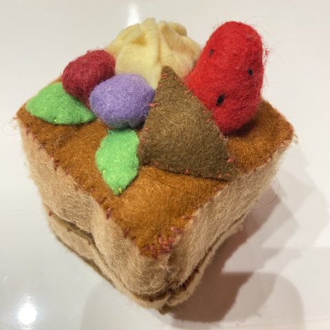 フェルトのチョコケーキ