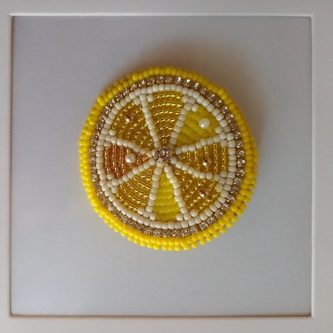 ビーズ刺繍　レモンのブローチ