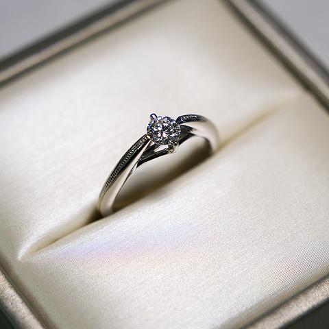 婚約指輪 0.3ct プロポーズリング ダイヤモンドリング プラチナリング エレガンス プロポーズ エンゲージリング 永久保証 名入れ無料 刻印無料 品質保証書付き 婚約