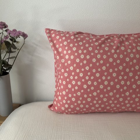 枕カバー　花模様濃いピンク