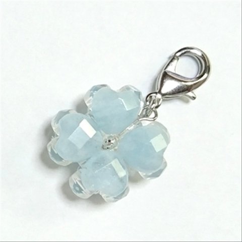 ☆天然石アクセサリー：アクアマリン（Aquamarine) ☆天然石：四葉クローバーチャーム：携帯ストラップ,キーホルダー,ペンダントトップなどパワーストーンで守護