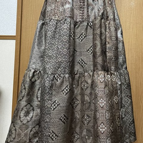 着物リメイク　茶系　大島のパッチワークティアードスカート　フリーサイズ
