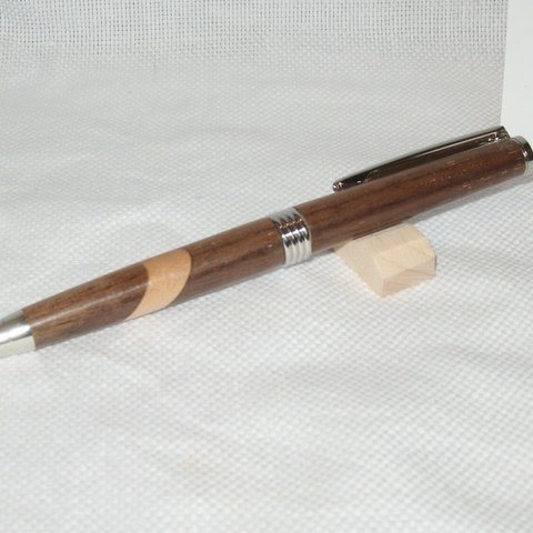 手作り木製ボールペン(ブロードタイプ、ウォルナット/メープル)