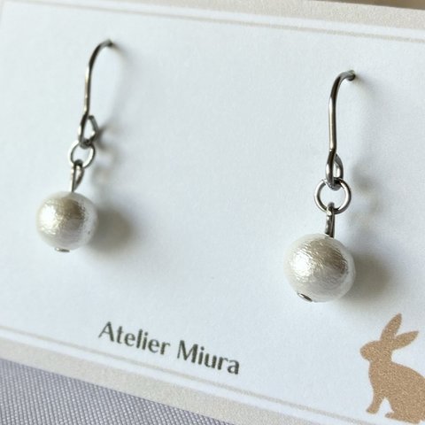 コットンパール一粒イヤリング／ピアス　ホワイト6mm   金具変更可☆ 小ぶり　軽い　シルバー　アレルギー対応結婚式　卒業式　入学式　セレモニー　上品