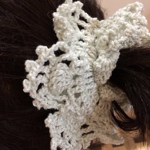 シュシュのような ヘアゴム 髪飾り 編み物 ニット