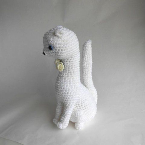 白猫｜かわいいネコの編みぐるみ