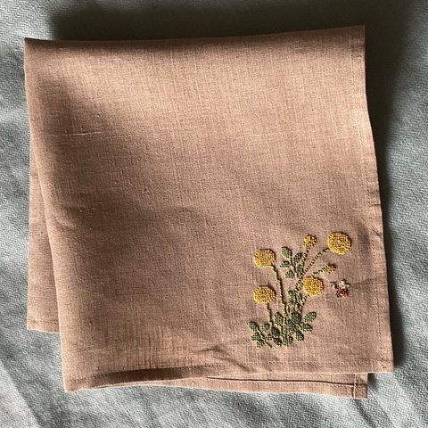 🐝世界でひとつの手刺繍🐝FRIENDS🐝麻ハンカチ🐝フリークロス🐝スカーフ🐝おひざ掛け🐝風呂敷🐝乙女心🐝