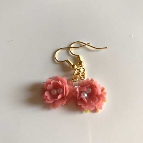 ピンクのお花ピアス パール