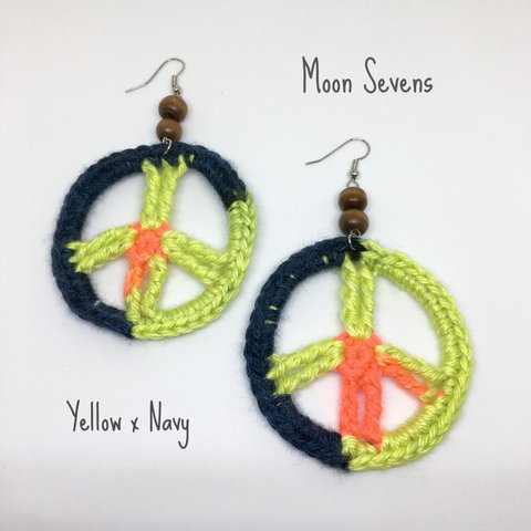 【送料無料】peace x wood beads ピアス yellow x navy