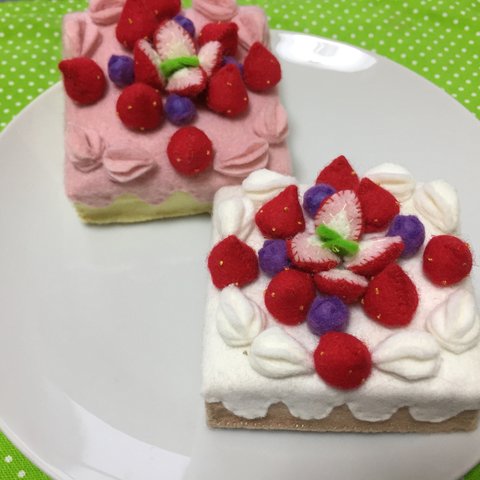 双子のスクエアベリーケーキ