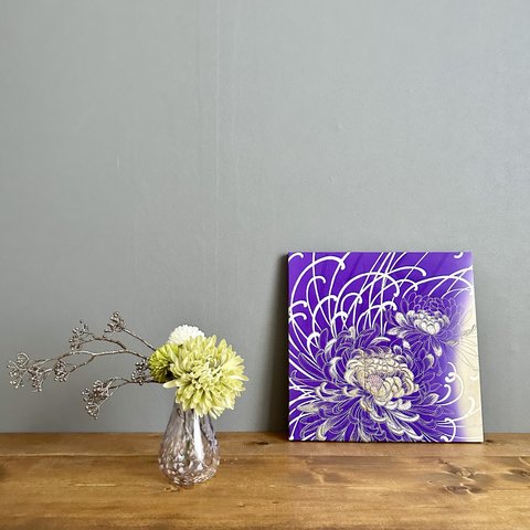 ※35×35センチ　大きな着物のファブリックパネル　鮮やかな紫に咲く銀色の菊花　着物リメイク　インテリア  和　Kimono fabric panel interior 正月　ひなまつり　ギフト