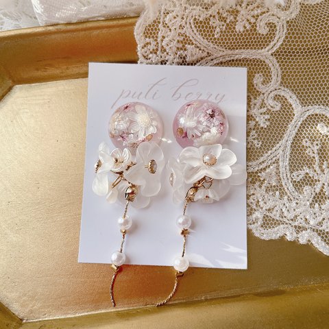 揺れる𑁍𓏸𓈒 Flowerビーズ ピアス  イヤリング   レジンピアス   レジンイヤリング     花