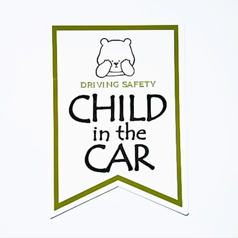【新作デザイン】CHILD IN CAR  カーマグネット ステッカー(オリーブ）