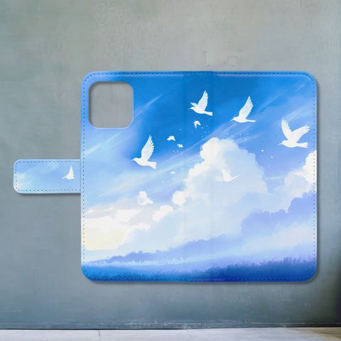 美しい青空と白い雲に鳥が舞う手帳型スマホケース　iPhone Android各機種対応  ハイクオリティタイプ