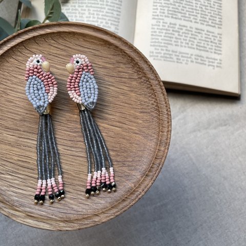 《animaux・ビーズ刺繍》モモイロインコピアス/イヤリング《受注生産》