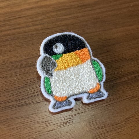 ズグロシロハラインコの刺繍ブローチ