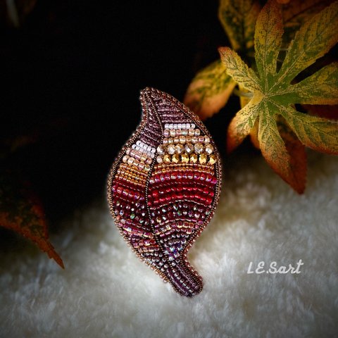 葉っぱ✳︎紅葉✳︎ビーズ刺繍ブローチ