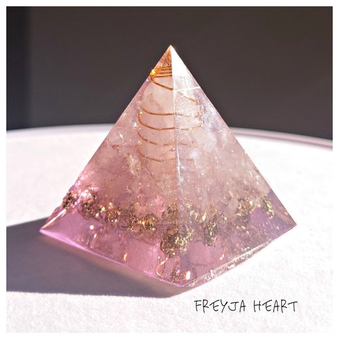 ピラミッド型オルゴナイト /真実の愛・心の平和・恋愛成就・アメジスト・ローズクォーツ　P35