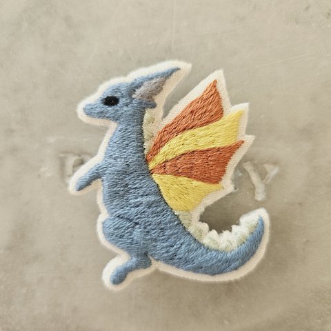 ドラゴン刺繍ブローチ(ブルー)【受注製作】