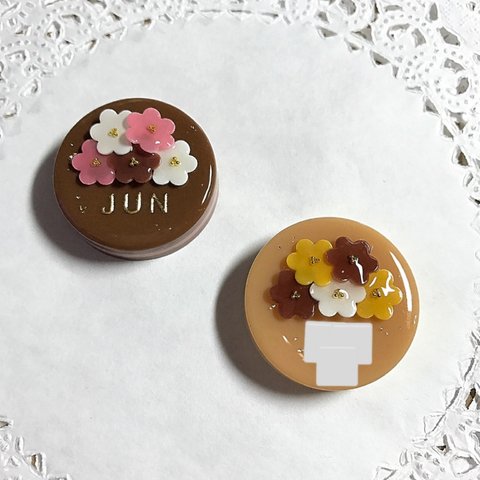 選べる2種類!名前入り☆chocolate  flowerブーケケーキのブローチ
