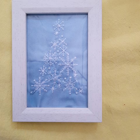 雪の結晶ツリーの刺繍飾り