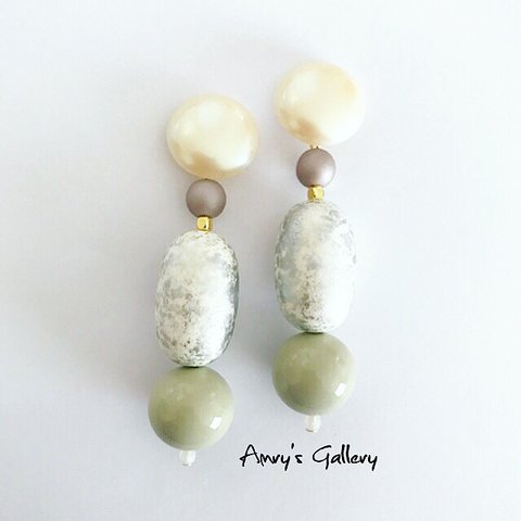 antique beads×cabochon＊pearlwhite×soapgreen