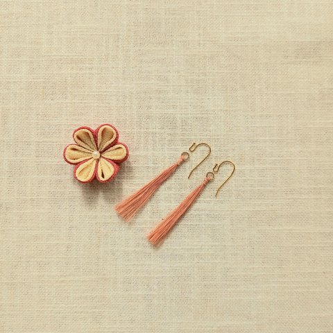 桜色の精麻のタッセルピアス　