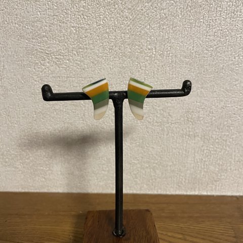 フィン型　ピアス　