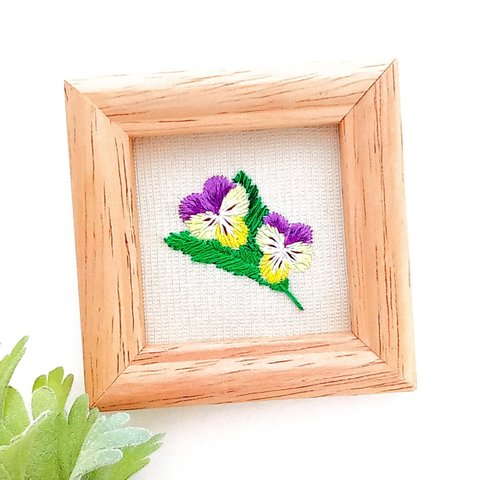 刺繍アート ビオラ(ミニ額付き)　花の刺繍フレーム